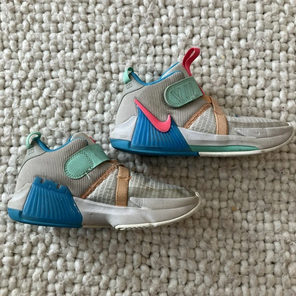 Nike Lebron Witness 7‎ Size 1Y US KIDS